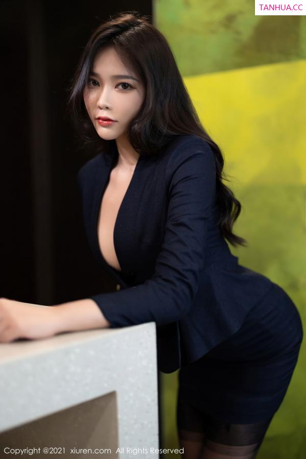 小娜比  冷艳美人娜比 典雅直爽职业装第9张图片
